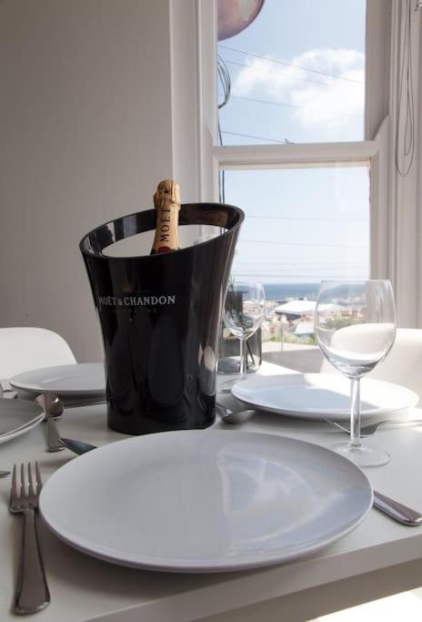 Stunning 2 Bed Apartment With Sea Views, פנזאנס מראה חיצוני תמונה