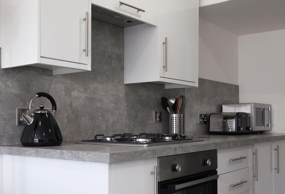 Stunning 2 Bed Apartment With Sea Views, פנזאנס מראה חיצוני תמונה